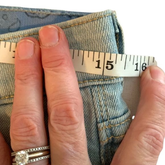 Levi’s The Original Jean 525 Perfect Waist Light Wash Jean Shorts 6 (E-009) - Picture 8 of 11